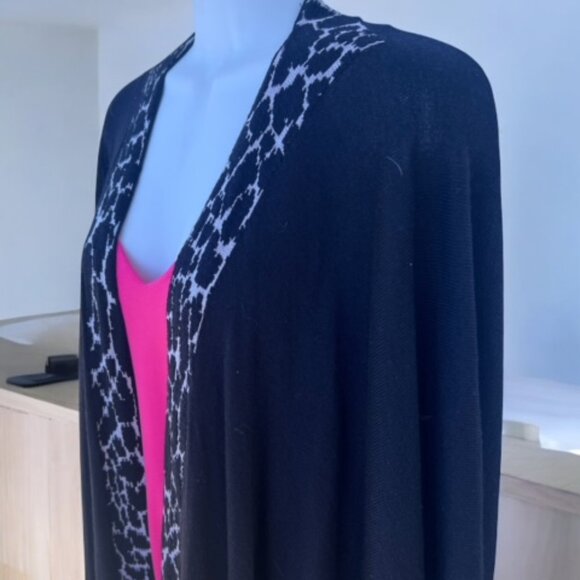 ST. JOHN COLLECTION Shawl/Wrap - Picture 7 of 8